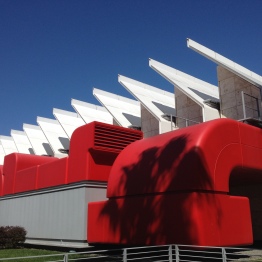 Sala de exhibiciones, por el arquitecto Renzo Piano